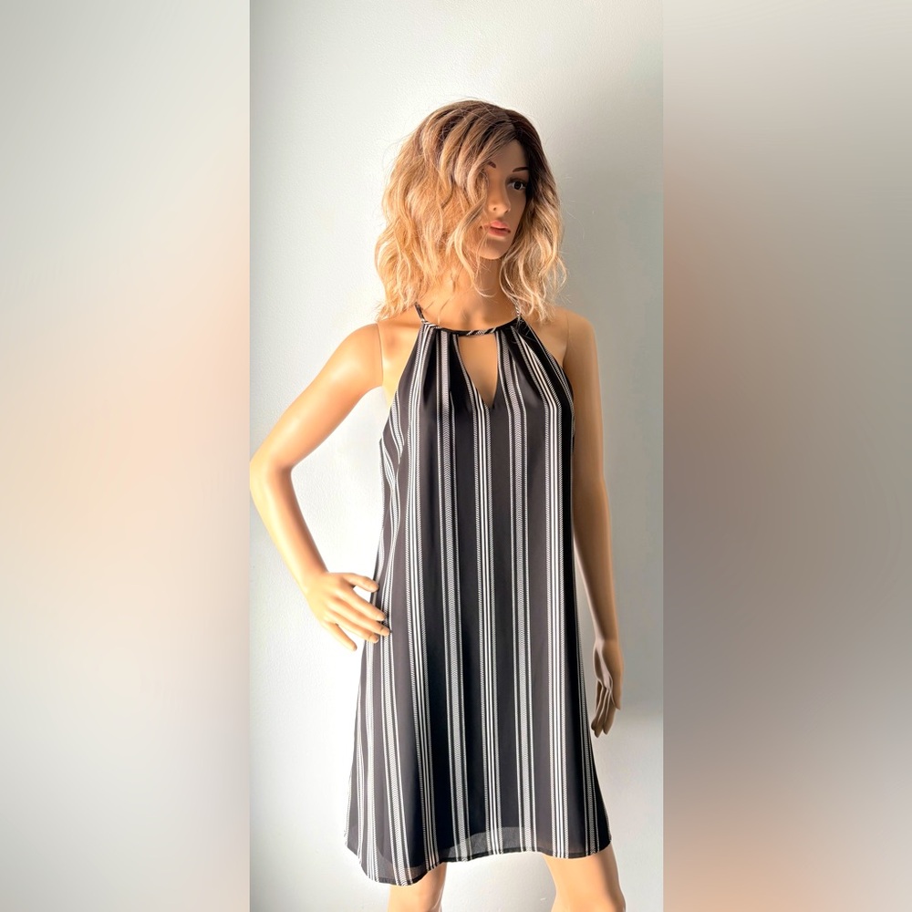 Candie’s Black & White Halter Shift Keyhole Mini Dress Sz S above knees